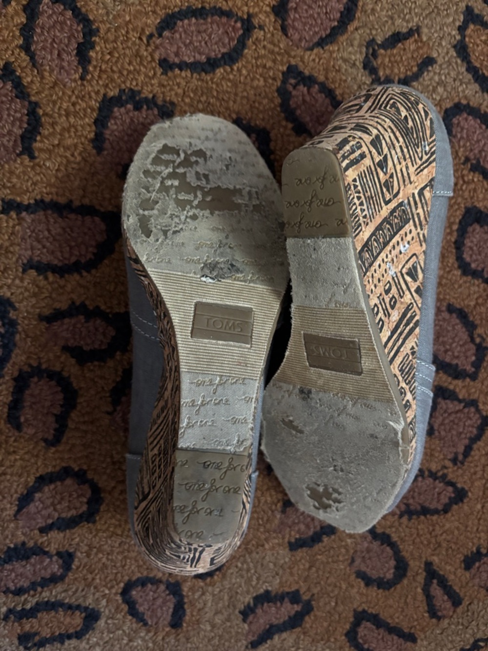 ❤️❤️❤️Gorgeous and Unique TOMS desert wedges EUC❤️